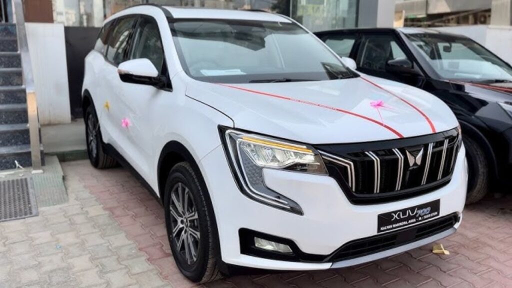 मार्किट में मचाने तहलका Mahindra XUV700 कार आया, कीमत और स्पेसिफिकेशन देखे। 1 Mahindra XUV700